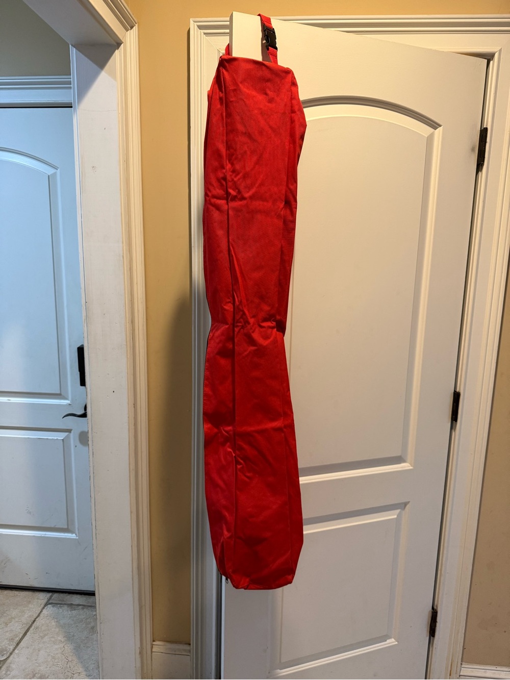 Tough One equestrian artificial TAIL Lightweight Carry Bag never used RED